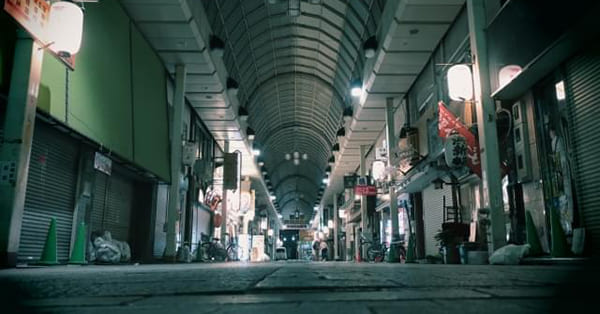 （6）暗くなると外出しやすい