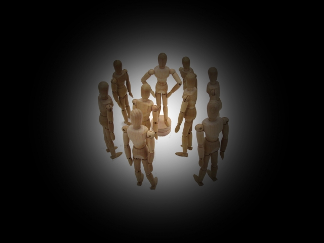 学校の人間関係は「狭くて、選べないから」疲れる