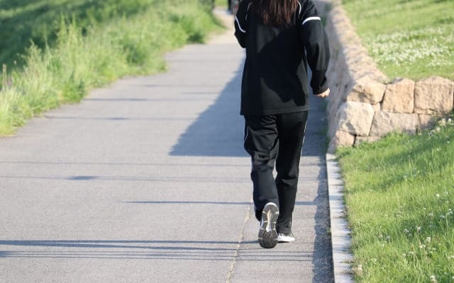 運動や散歩をする