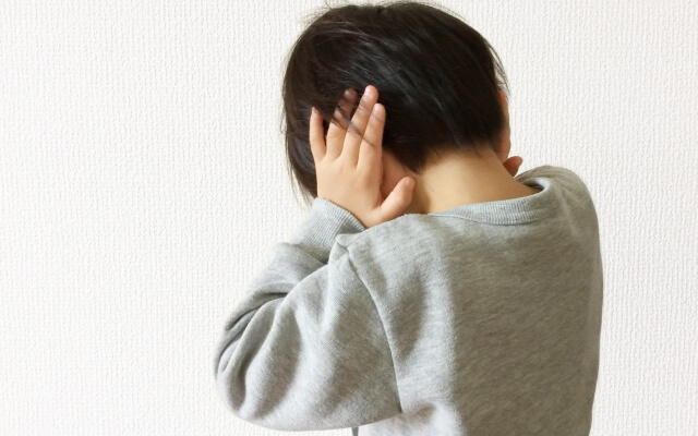 子供が自分の考えや気持ちを言えない状況にしている
