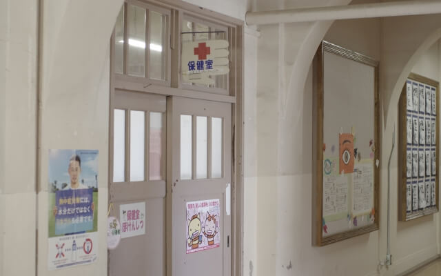 保健室登校やフリースクール利用などで出席日数を増やす