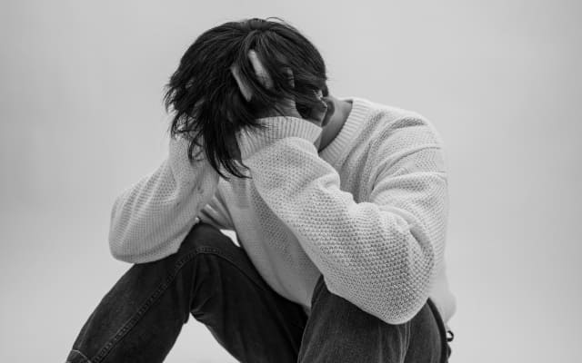 社交不安障害、過敏性腸症候群などの病気が関係する