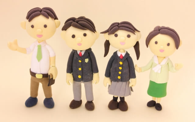 担任の先生やスクールカウンセラーに相談する