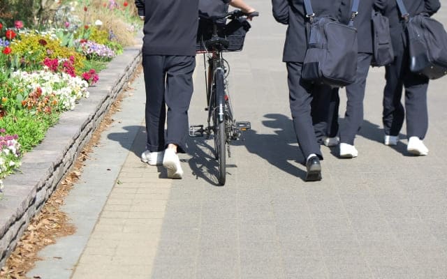 小中学生の6.5%が発達障害と推計