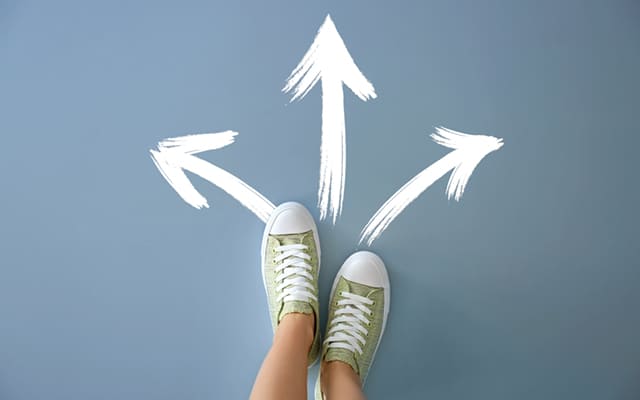 3方向の進路を示す画像