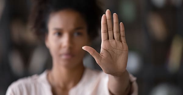 対応策③暴力などがある場合は，毅然とした態度で対応する